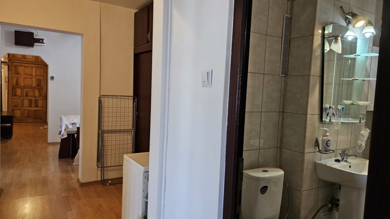 CENTRU- apartament cu 3 camere 