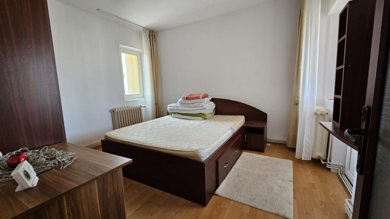 CENTRU- apartament cu 3 camere 