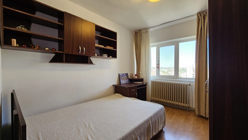 CENTRU- apartament cu 3 camere 