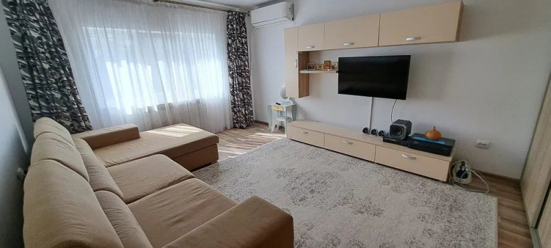 Zimbru - apartament 2 camere decomandat renovat