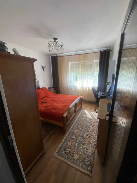 Apartament 4 camere - Podu Ros