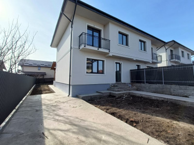 Casa de Vânzare, 4 Camere, în Valea Lupului, Iași