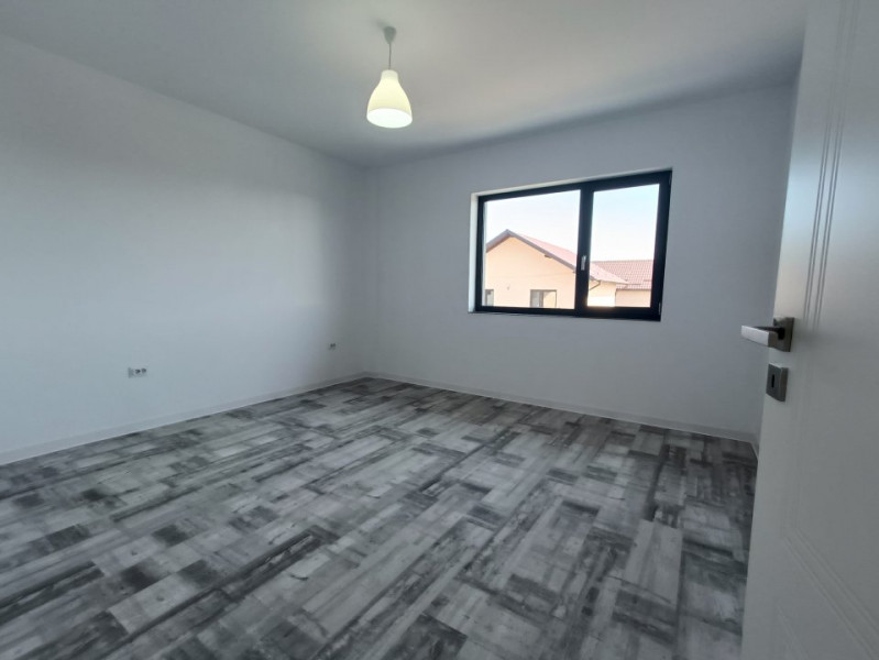 Vila 5 camere, garaj, 644mp teren. Popas Pacurari- V Lupului