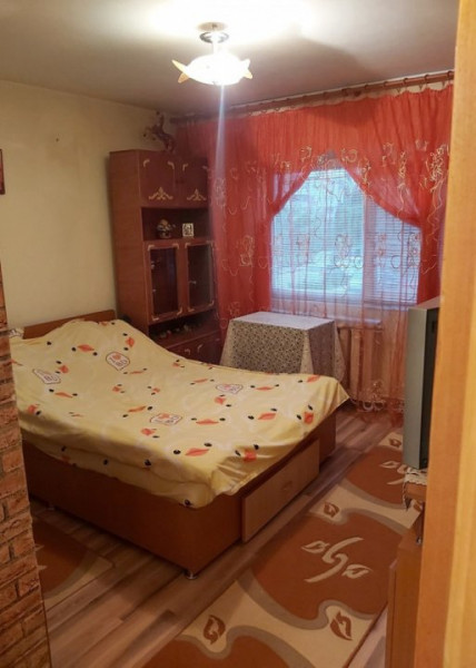 Apartament 4 camere, decomandat, 2 bai, curte, NIcolina