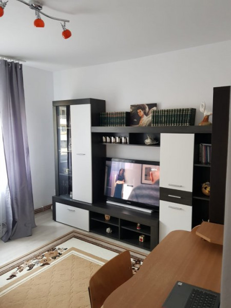 Apartament 2 cam. decomandat, et. 2, CUG, ingrijit