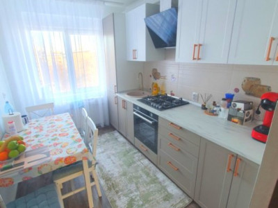 Apartament 3 camere decomandat - Podu Roș - Iași 