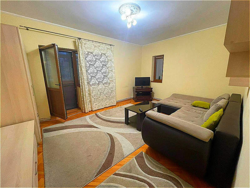 Apartament 3 camere-Targu Cucu-Centru-etaj 1