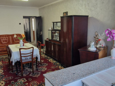 Alexandru cel Bun - apartament 3 camere renovat, mobilat 