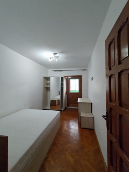 Apartament 3 camere, decomandat zona Pacurari- Petru Poni, Iasi
