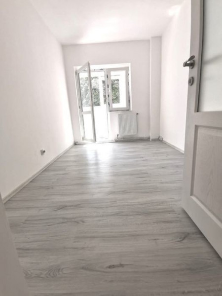 Apartament 3 camere complet renovat, ET 1, zona Pacurari, Iasi