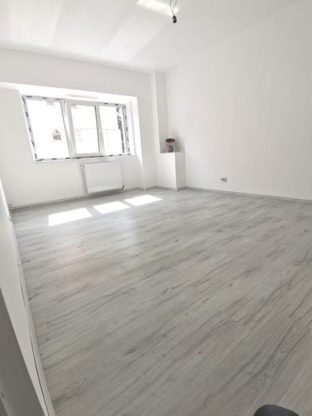 Apartament 3 camere complet renovat, ET 1, zona Pacurari, Iasi