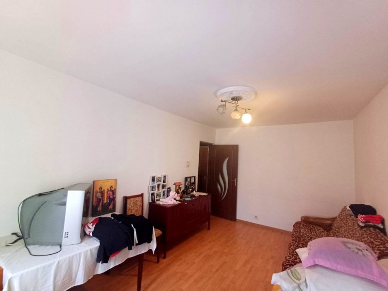 Apartament 3 Camere, intermediar, zona Nicolina 1( Lidl)