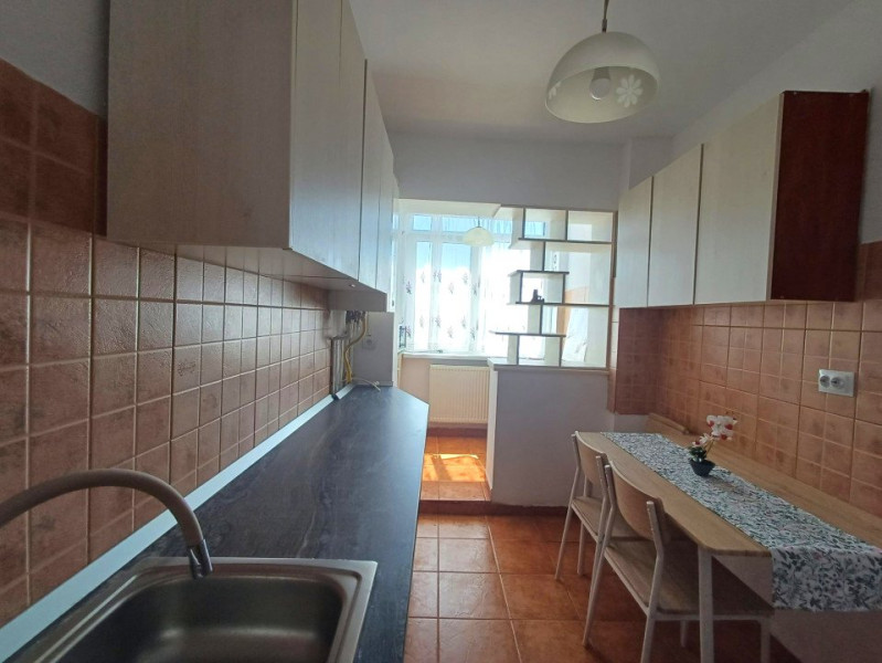 CHIRIE - Apartament 3 camere decomandat - Podu Roș 