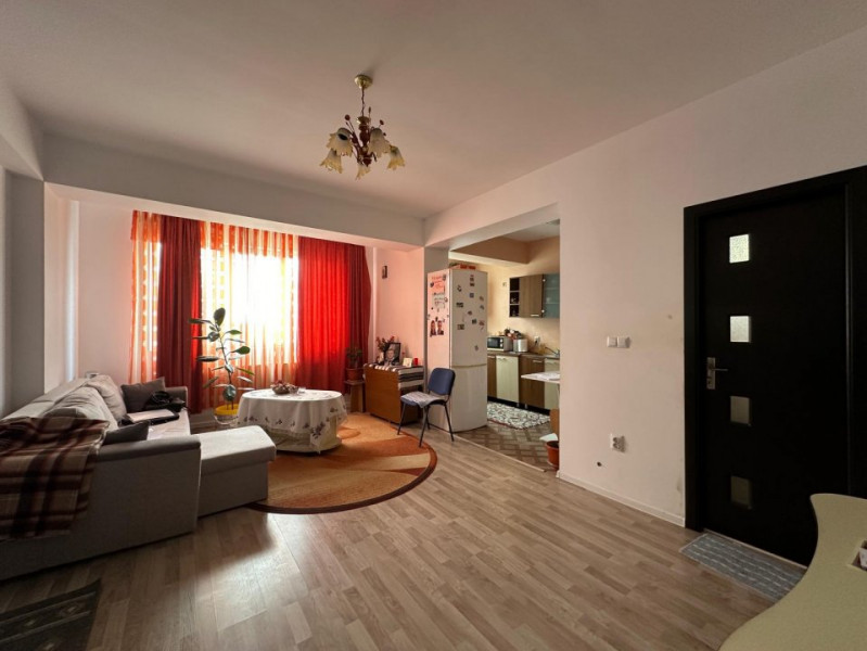 APARTAMENT 3 CAMERE 2 NIVELE BREAZU 