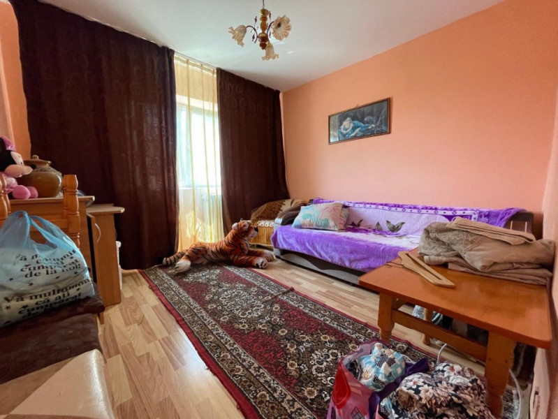 Apartament 3 camere, decomandat, zona Canta, Iasi