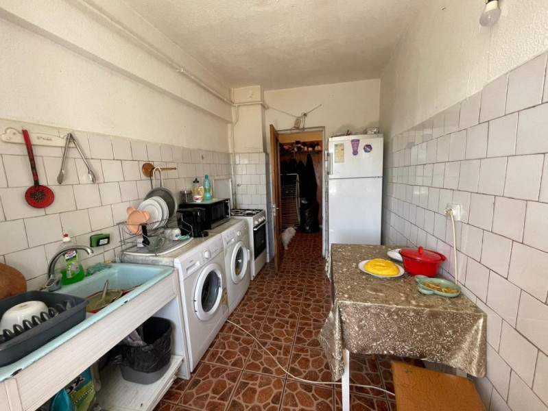 Apartament 3 camere si 2 bai, decomandat, zona  Gara- fostul Billa, Iasi