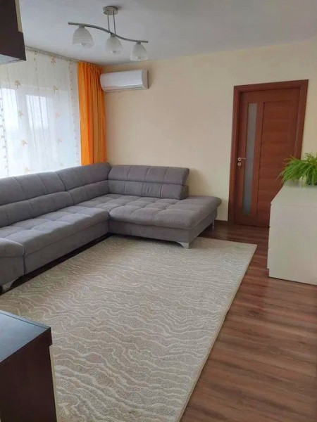 Apartament cu 3 camere - etaj intermediar - Palas Campus 