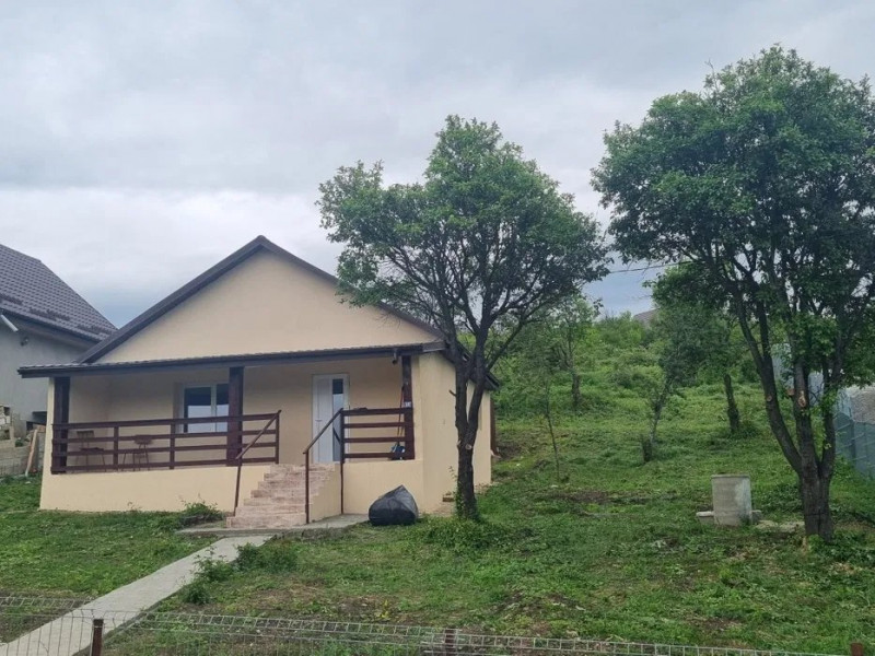 Casa 2 camere, 900 mp teren - Sat Chicerea, Com. Tomesti