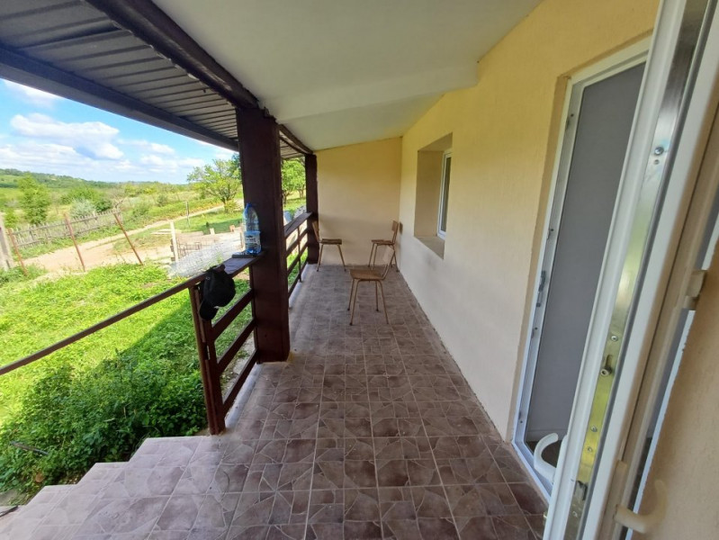 Casa 2 camere, 900 mp teren - Sat Chicerea, Com. Tomesti