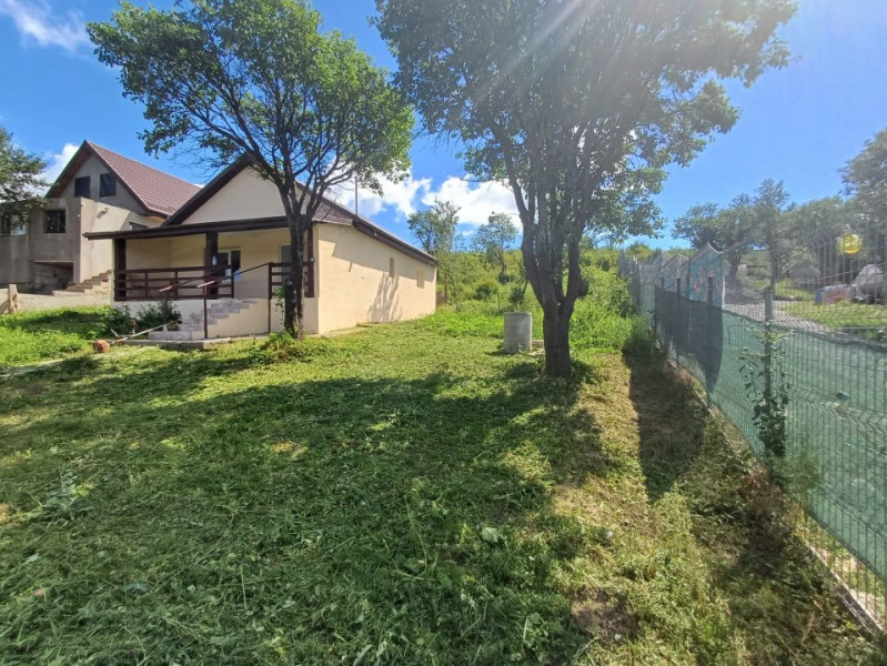 Casa 2 camere, 900 mp teren - Sat Chicerea, Com. Tomesti