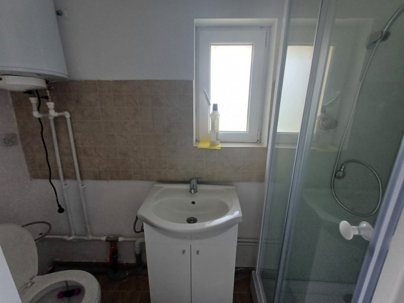 Casa 2 camere, 900 mp teren - Sat Chicerea, Com. Tomesti