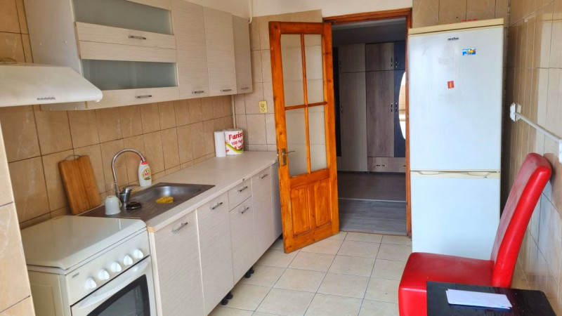 Apartament 3 camere decomandat - Baza 3, Iași 