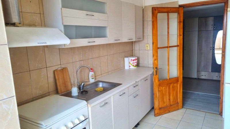 Apartament 3 camere decomandat - Baza 3, Iași 