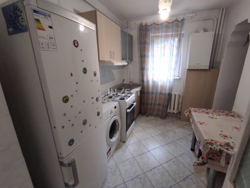Nicolina, Ap. 2 camere, decomandat, etaj 1