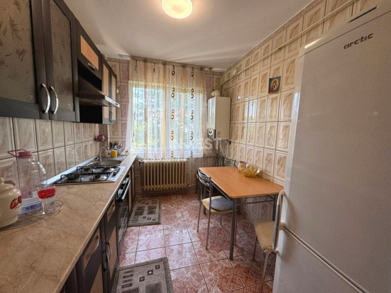 Apartament 2 camere - Podu Roș - de închiriat 