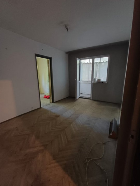 Alexandru - 2 camere, etaj 1 -65.000 euro 