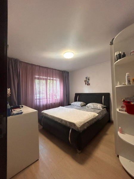 Apartament Decomandat de 4 Camere, 80mp, Parter, cu Balcon Spațios