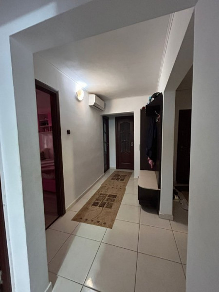 Apartament Decomandat de 4 Camere, 80mp, Parter, cu Balcon Spațios