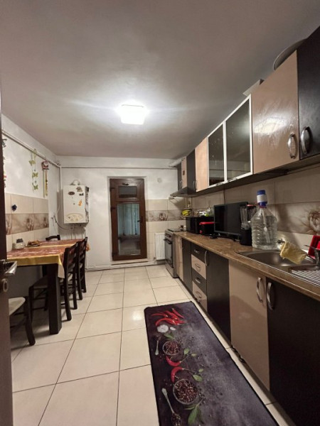 Apartament Decomandat de 4 Camere, 80mp, Parter, cu Balcon Spațios