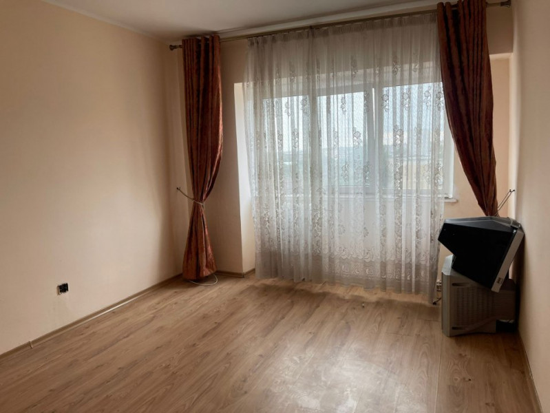 Apartament cu 3 camere, decomandat, Gara- Iasi