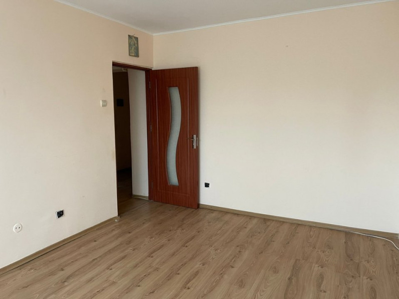 Apartament cu 3 camere, decomandat, Gara- Iasi