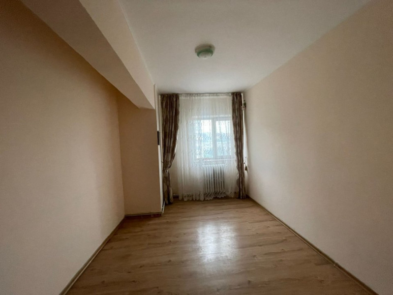 Apartament cu 3 camere, decomandat, Gara- Iasi