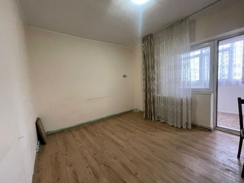 Apartament cu 3 camere, decomandat, Gara- Iasi