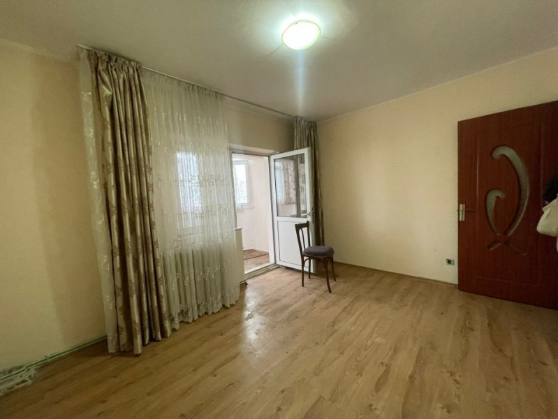 Apartament cu 3 camere, decomandat, Gara- Iasi