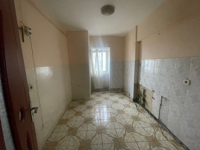 Apartament cu 3 camere, decomandat, Gara- Iasi