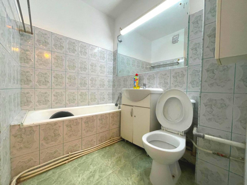 Apartament 3 camere decomandat - Podu Roș 