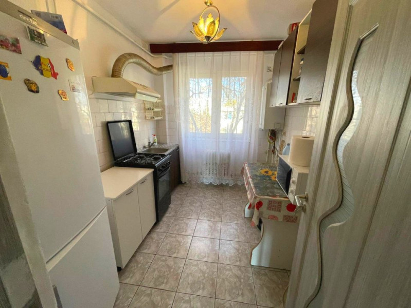 Apartament 3 camere decomandat - Podu Roș 