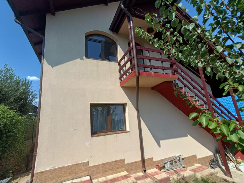 Casa cu 6 camere, 2 bucatarii, 520mp teren. Rediu- Gradinita Kiki