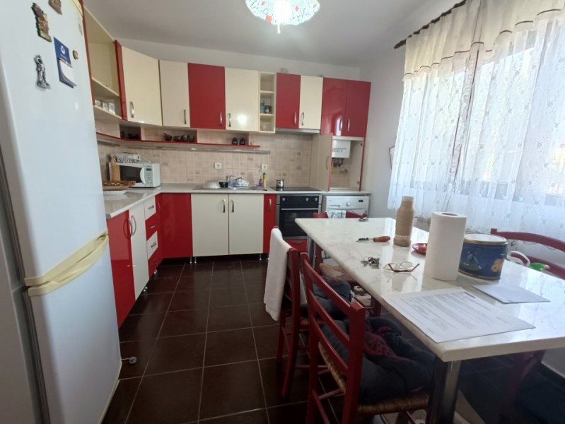 Casa cu 6 camere, 2 bucatarii, 520mp teren. Rediu- Gradinita Kiki