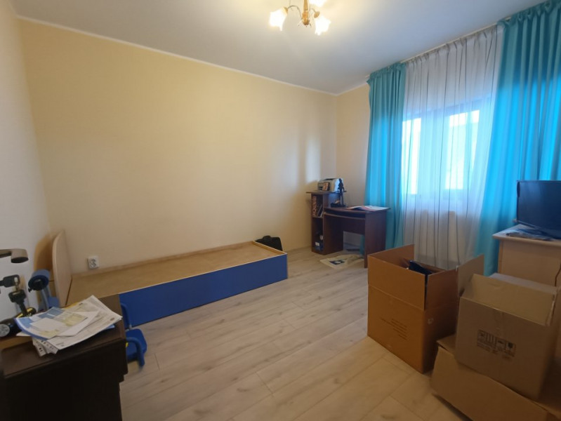 Casa cu 6 camere, 2 bucatarii, 520mp teren. Rediu- Gradinita Kiki