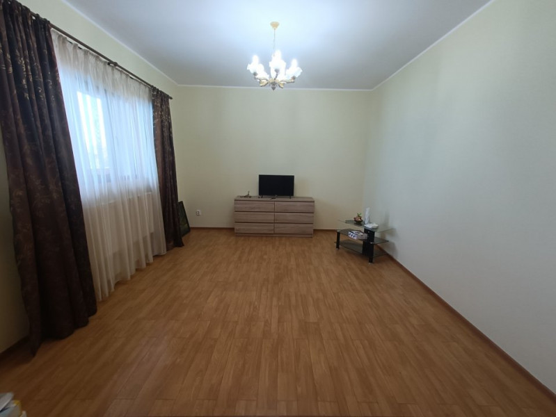 Casa cu 6 camere, 2 bucatarii, 520mp teren. Rediu- Gradinita Kiki