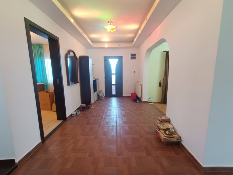 Casa cu 6 camere, 2 bucatarii, 520mp teren. Rediu- Gradinita Kiki