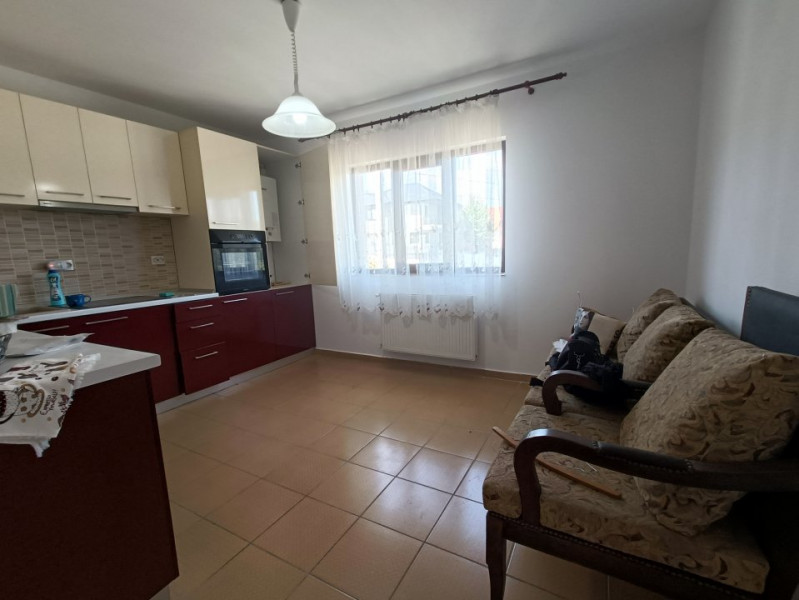 Casa cu 6 camere, 2 bucatarii, 520mp teren. Rediu- Gradinita Kiki