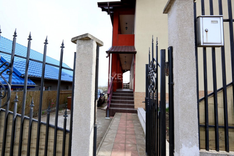 Casă de vânzare în Rediu – Spațiu Generos pentru Două Familii