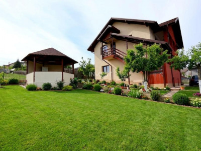 Casă individuală ideală pentru două familii sau locuință cu spațiu de lucru