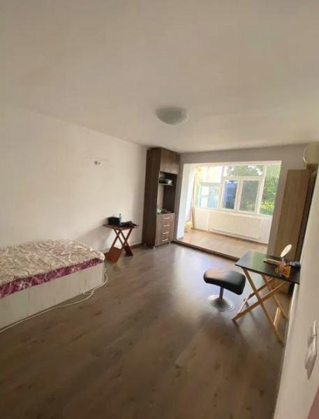 Apartament 3 camere decomandat - Podu Roș 